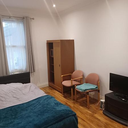 Beautiful Room In Lovely Flat Londres Exterior foto